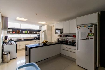 Apartamento à venda com 261m², 4 quartos e 4 vagas