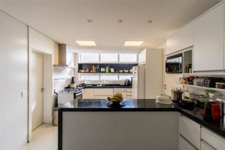 Apartamento à venda com 261m², 4 quartos e 4 vagas