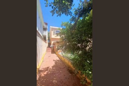 Casa à venda com 236m², 4 quartos e 2 vagas Casa à venda com 236m², 4 quartos e 2 vagasQuintal