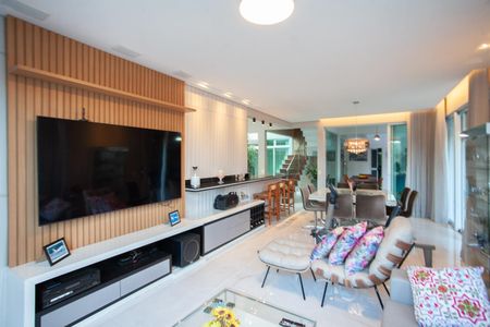 Casa de condomínio à venda com 380m², 4 quartos e 4 vagas Casa de condomínio à venda com 380m², 4 quartos e 4 vagasSala