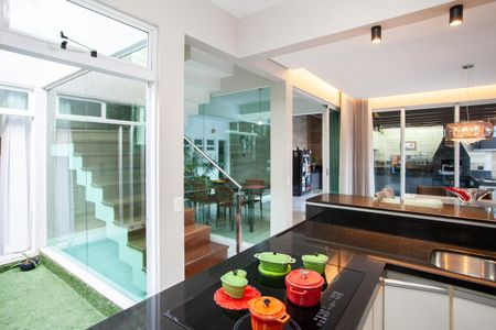 Casa de condomínio à venda com 380m², 4 quartos e 4 vagas Casa de condomínio à venda com 380m², 4 quartos e 4 vagasCozinha