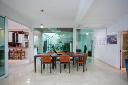 Casa de condomínio à venda com 380m², 4 quartos e 4 vagas Casa de condomínio à venda com 380m², 4 quartos e 4 vagasEspaço Gourmet