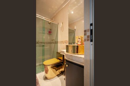 Casa de condomínio à venda com 380m², 4 quartos e 4 vagas Casa de condomínio à venda com 380m², 4 quartos e 4 vagasBanheiro Social 2