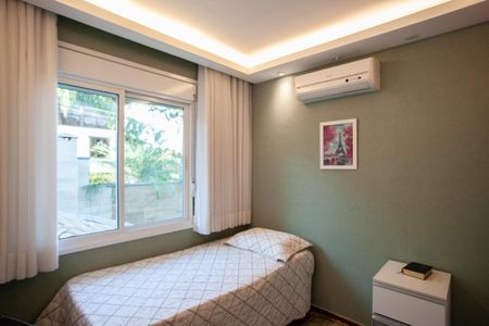 Casa de condomínio à venda com 380m², 4 quartos e 4 vagas Casa de condomínio à venda com 380m², 4 quartos e 4 vagasQuarto 2