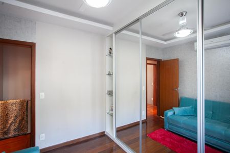 Casa de condomínio à venda com 380m², 4 quartos e 4 vagas Casa de condomínio à venda com 380m², 4 quartos e 4 vagasQuarto 3