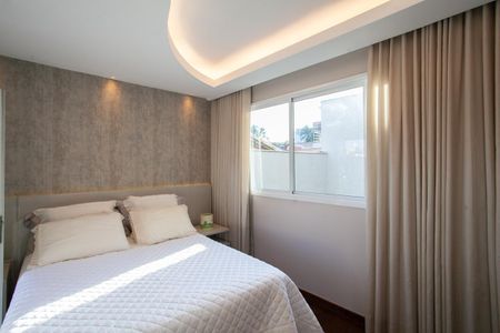 Casa de condomínio à venda com 380m², 4 quartos e 4 vagas Casa de condomínio à venda com 380m², 4 quartos e 4 vagasQuarto 1