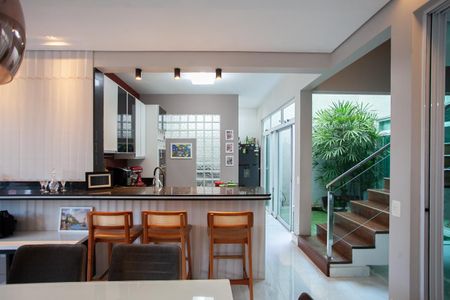 Casa de condomínio à venda com 380m², 4 quartos e 4 vagas Casa de condomínio à venda com 380m², 4 quartos e 4 vagasCozinha