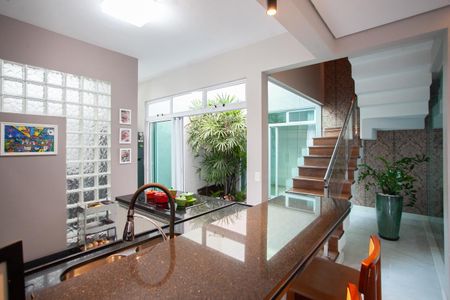 Casa de condomínio à venda com 380m², 4 quartos e 4 vagas Casa de condomínio à venda com 380m², 4 quartos e 4 vagasCozinha