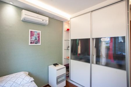 Casa de condomínio à venda com 380m², 4 quartos e 4 vagas Casa de condomínio à venda com 380m², 4 quartos e 4 vagasQuarto 2