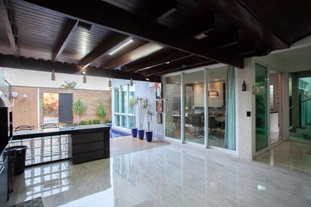 Casa de condomínio à venda com 380m², 4 quartos e 4 vagas Casa de condomínio à venda com 380m², 4 quartos e 4 vagasEspaço Gourmet