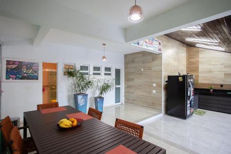 Casa de condomínio à venda com 380m², 4 quartos e 4 vagas Casa de condomínio à venda com 380m², 4 quartos e 4 vagasEspaço Gourmet