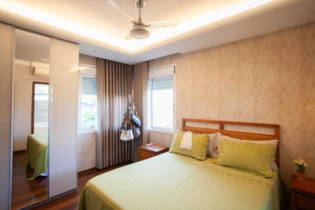 Casa de condomínio à venda com 380m², 4 quartos e 4 vagas Casa de condomínio à venda com 380m², 4 quartos e 4 vagasSuíte