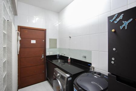 Casa de condomínio à venda com 380m², 4 quartos e 4 vagas Casa de condomínio à venda com 380m², 4 quartos e 4 vagasÁrea de Serviço