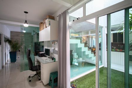 Casa de condomínio à venda com 380m², 4 quartos e 4 vagas Casa de condomínio à venda com 380m², 4 quartos e 4 vagasEscritório