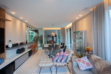 Casa de condomínio à venda com 380m², 4 quartos e 4 vagas Casa de condomínio à venda com 380m², 4 quartos e 4 vagasSala