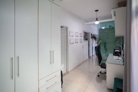 Casa de condomínio à venda com 380m², 4 quartos e 4 vagas Casa de condomínio à venda com 380m², 4 quartos e 4 vagasEscritório