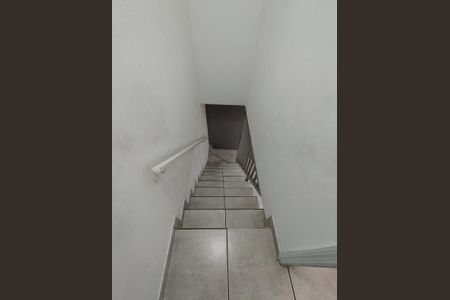 Casa à venda com 150m², 5 quartos e 2 vagas Casa à venda com 150m², 5 quartos e 2 vagasEscada