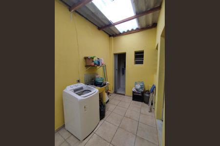 Casa à venda com 150m², 5 quartos e 2 vagas Casa à venda com 150m², 5 quartos e 2 vagasCasa 1 Área de Serviço