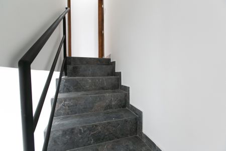 Apartamento à venda com 82m², 2 quartos e 1 vaga Apartamento à venda com 82m², 2 quartos e 1 vagaEscada