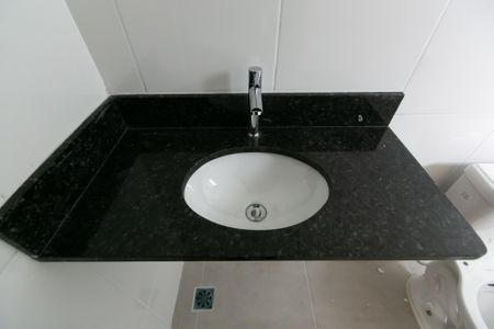 Apartamento à venda com 82m², 2 quartos e 1 vaga Apartamento à venda com 82m², 2 quartos e 1 vagaBanheiro da Suíte 2