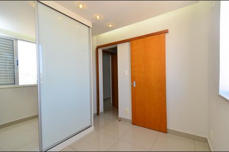 Apartamento à venda com 70m², 3 quartos e 2 vagas Apartamento à venda com 70m², 3 quartos e 2 vagasSuite
