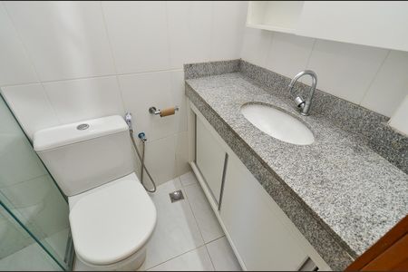 Apartamento à venda com 70m², 3 quartos e 2 vagas Apartamento à venda com 70m², 3 quartos e 2 vagasBanheiro da Suíte