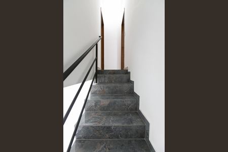 Apartamento à venda com 82m², 2 quartos e 1 vaga Apartamento à venda com 82m², 2 quartos e 1 vagaEscada