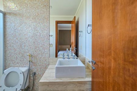 Apartamento para alugar com 150m², 4 quartos e 2 vagas Apartamento para alugar com 150m², 4 quartos e 2 vagasBanheiro da Suíte 2