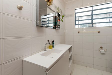 Casa à venda com 180m², 3 quartos e 2 vagas Casa à venda com 180m², 3 quartos e 2 vagasBanheiro