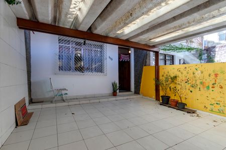 Casa à venda com 180m², 3 quartos e 2 vagas Casa à venda com 180m², 3 quartos e 2 vagasGaragem