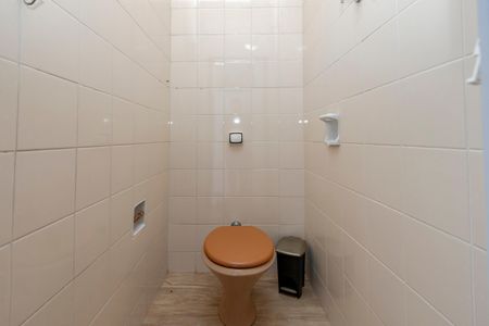 Casa à venda com 180m², 3 quartos e 2 vagas Casa à venda com 180m², 3 quartos e 2 vagasBanheiro de Serviço