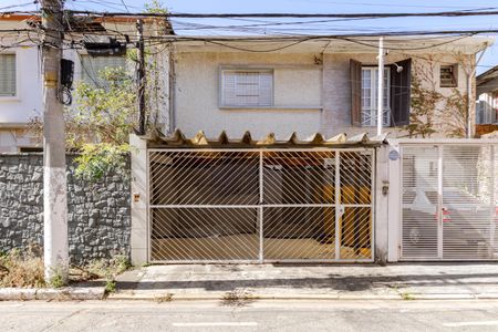 Casa à venda com 180m², 3 quartos e 2 vagas Casa à venda com 180m², 3 quartos e 2 vagasFachada