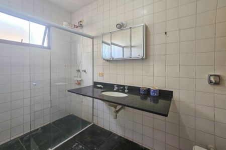 Apartamento para alugar com 210m², 3 quartos e 2 vagasBanheiro da Suíte