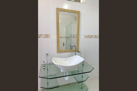 Apartamento para alugar com 180m², 3 quartos e sem vaga Apartamento para alugar com 180m², 3 quartos e sem vagaSuíte 01 Banheiro