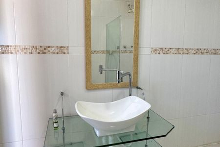 Apartamento para alugar com 180m², 3 quartos e sem vaga Apartamento para alugar com 180m², 3 quartos e sem vagaSuíte 01 Banheiro