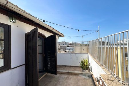 Apartamento para alugar com 180m², 3 quartos e sem vaga Apartamento para alugar com 180m², 3 quartos e sem vagaSuíte 01 Sacada