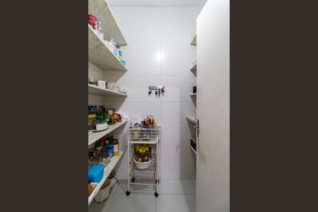 Casa à venda com 760m², 4 quartos e 6 vagas Casa à venda com 760m², 4 quartos e 6 vagasDespensa