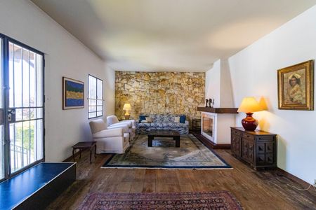 Casa à venda com 760m², 4 quartos e 6 vagas Casa à venda com 760m², 4 quartos e 6 vagasSala 1