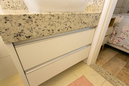 Casa de condomínio à venda com 150m², 3 quartos e 2 vagasBanheiro da Suíte