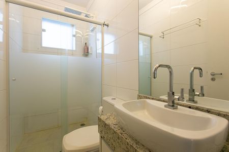 Casa de condomínio à venda com 150m², 3 quartos e 2 vagasBanheiro da Suíte