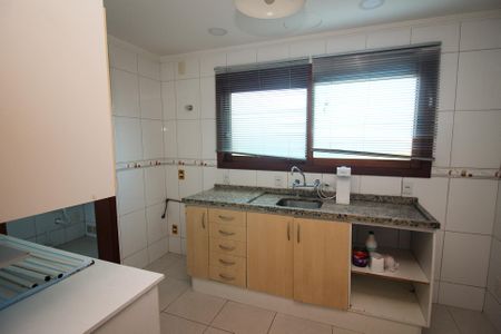 Apartamento à venda com 93m², 2 quartos e 2 vagas Apartamento à venda com 93m², 2 quartos e 2 vagasCozinha