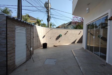 Casa de condomínio à venda com 180m², 3 quartos e 1 vaga Casa de condomínio à venda com 180m², 3 quartos e 1 vagaQuintal