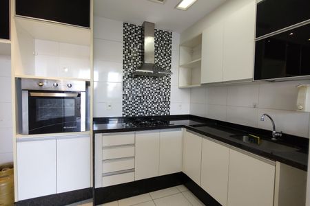 Casa de condomínio à venda com 180m², 3 quartos e 1 vaga Casa de condomínio à venda com 180m², 3 quartos e 1 vagaCozinha