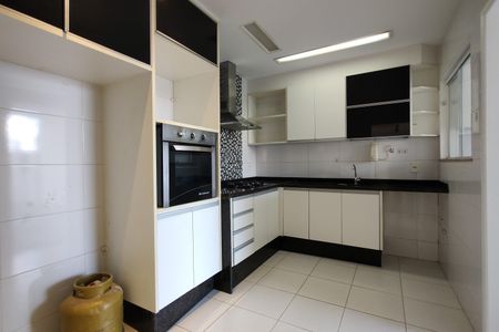 Casa de condomínio à venda com 180m², 3 quartos e 1 vaga Casa de condomínio à venda com 180m², 3 quartos e 1 vagaCozinha