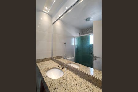 Casa de condomínio à venda com 180m², 3 quartos e 1 vagaBanheiro da Suíte