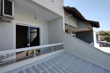 Casa de condomínio à venda com 180m², 3 quartos e 1 vaga Casa de condomínio à venda com 180m², 3 quartos e 1 vagaVaranda da Suíte