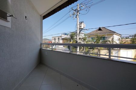 Casa de condomínio à venda com 180m², 3 quartos e 1 vaga Casa de condomínio à venda com 180m², 3 quartos e 1 vagaVaranda da Quarto 2