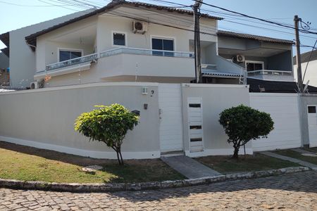 Casa de condomínio à venda com 180m², 3 quartos e 1 vaga Casa de condomínio à venda com 180m², 3 quartos e 1 vagaFachada
