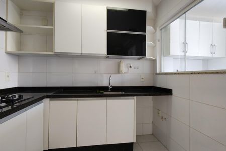 Casa de condomínio à venda com 180m², 3 quartos e 1 vaga Casa de condomínio à venda com 180m², 3 quartos e 1 vagaCozinha