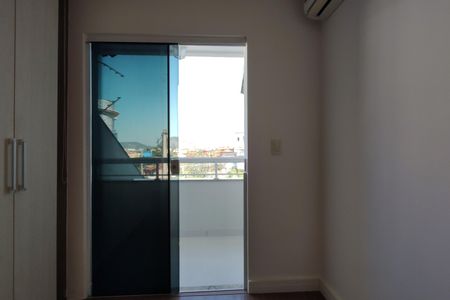 Casa de condomínio à venda com 180m², 3 quartos e 1 vaga Casa de condomínio à venda com 180m², 3 quartos e 1 vagaQuarto 1